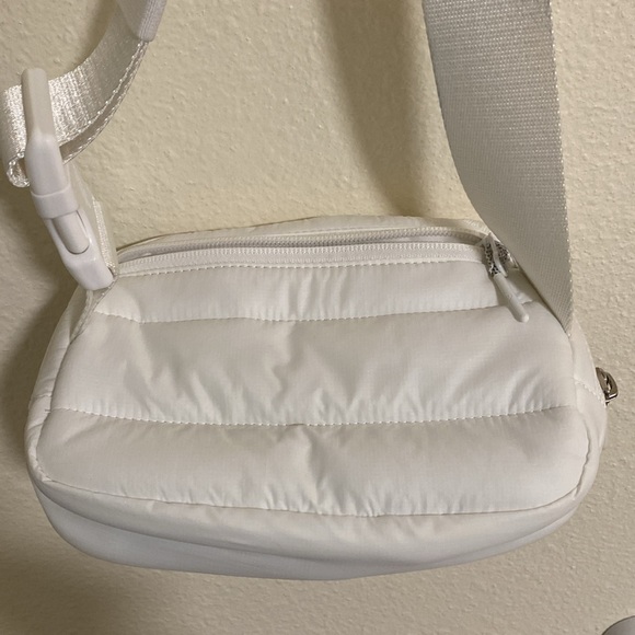 Lululemon White Wunder Puff 1L Fanny Pack Belt Bag Adjustable Strap - Picture 2 of 9